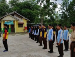 Tanamkan Kedisiplinan,Satgas TMMD Ke 120 Kodim 1015/Sampit Latih Pramuka