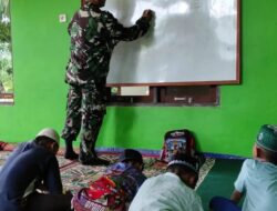 Potret,Kedekatan TNI Dengan Masyarakat, Satgas TMMD ke- 120 Mengajar Ngaji di Musholla