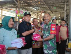 Dalam Rangka Memeriahkan HUT RI Ke 79 ,Kodim 1015/Sampit Bersama Forkopimda Kabupaten Kotawaringin Timur  melaksanakan Gerakan Nasional Pembagian Bendera Merah Putih