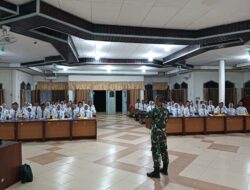 Pasi Ops Kodim 1015/Sampit Berikan Wasbang Dan Bela Negara Pada Siswa Siswi Calon Anggota Paskibraka Kabupaten Kotim