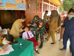 Babinsa Koramil 1015-12/Seruyan Tengah Turut Sukseskan Pemberian Imunisasi Polio