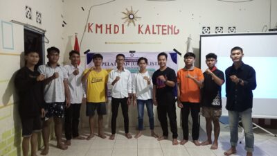 Pimpinan Daerah Kesatuan Mahasiswa Hindu Dharma Indonesia (PD KMHDI) Kalimantan Tengah menggelar Pelatihan Jurnalistik di Sekretariat KMHDI Kalteng, Senin (25/11/2024) Malam