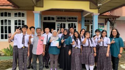 Siswa SMP Global Nusantara Sampit Kunjungi Media Sampit TV