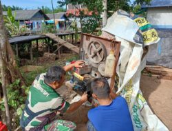 Mesin Molen Rusak, Anggota Satgas TMMD ke 123 Kodim 1015/Sampit Lakukan Perbaikan
