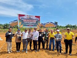 Dukung Program Ketahanan Pangan Nasional, Danramil 1015-05/Kota Besi Hadiri Penanaman Jagung
