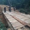 TNI dan Warga Bahu-Membahu Bangun Jembatan Penghubung Antar Dusun di Aceh Tengah