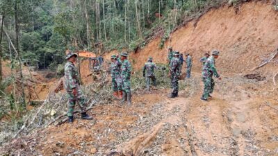 Tingkatkan Akses Desa, TMMD Kodim 0106/Aceh Tengah Kerahkan Excavator Bersihkan Jalur Jalan