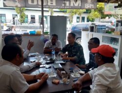 Babinsa Koramil 05/Linge Bangun Semangat Gotong Royong di Desa Binaan Menjelang Penutupan TMMD