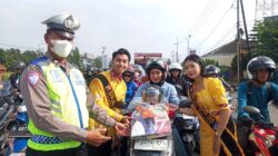 Operasi Zebra Semeru, Satlantas Polres Malang Bagikan Hadiah untuk Pengendara Tertib Lalulintas