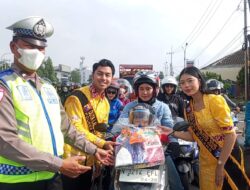 Operasi Zebra Semeru, Satlantas Polres Malang Bagikan Hadiah untuk Pengendara Tertib Lalulintas