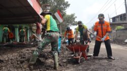 Akses jalan terputus; TNI kembalikan