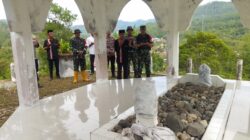 Program Unggulan Kasad: Satgas TMMD Bersihkan Lingkungan Makam Datu Merah Mege