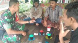 Babinsa Koramil 1015-03/MB Ketapang Komsos Dengan Warga Dan Pantau Wilayah Binaan