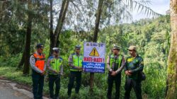 Satlantas Polres Malang Pasang Banner Peringatan Jalur Rawan di Kawasan Bromo Tengger Semeru