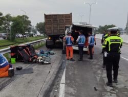 Polisi Gerak Cepat Evakuasi Korban Laka di Tol Malang–Pandaan